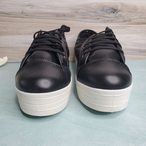 Breckelle's Black Quilted Platform Lace Up Sneaker - Picture 4 of 7